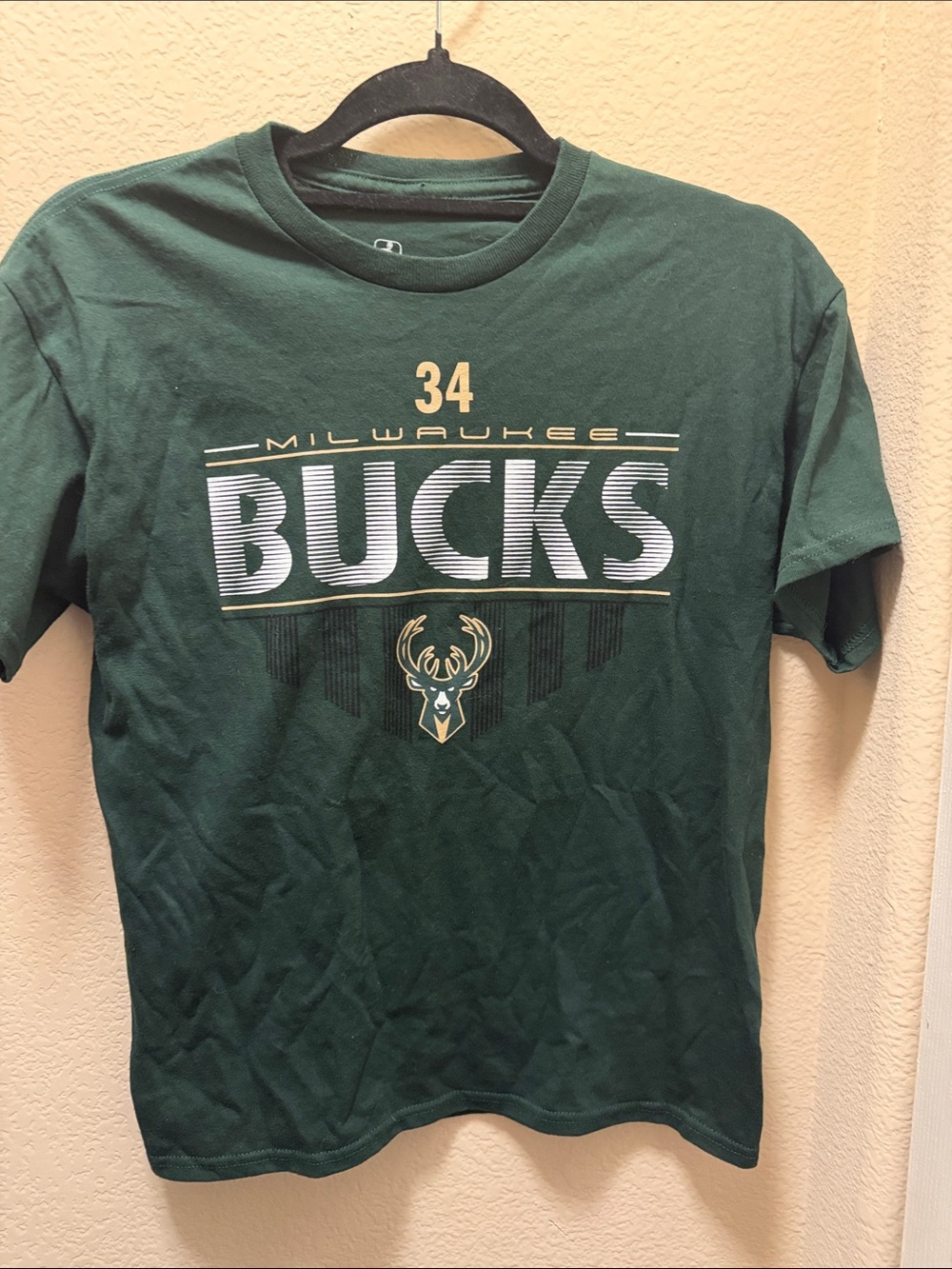 Kids large Milwaukee Bucks Green Short-Sleeve Graphic Tee